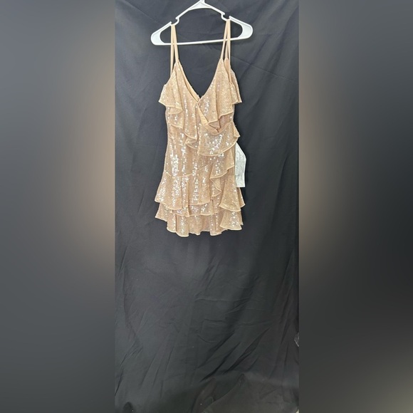 IEENA FOR MAC DUGGAL 10569 NWOT
Sequined Ruffle Tiered Faux Wrap Mini Dress - Picture 4 of 6